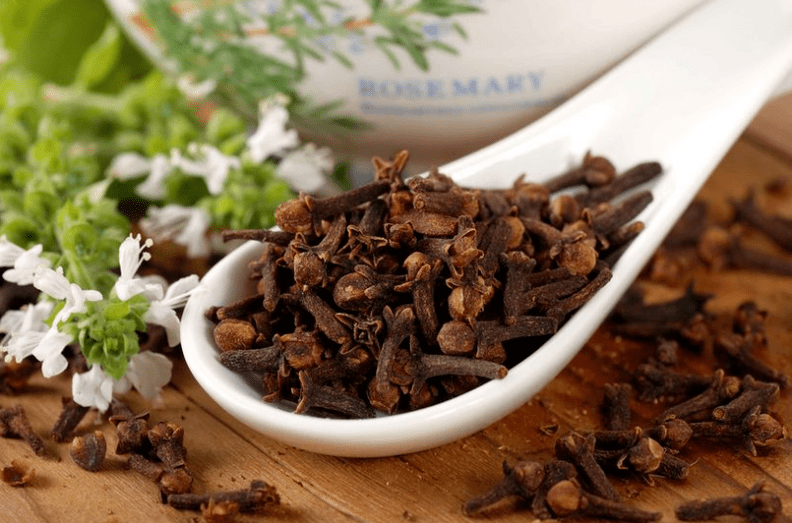 clove of parasites in the body