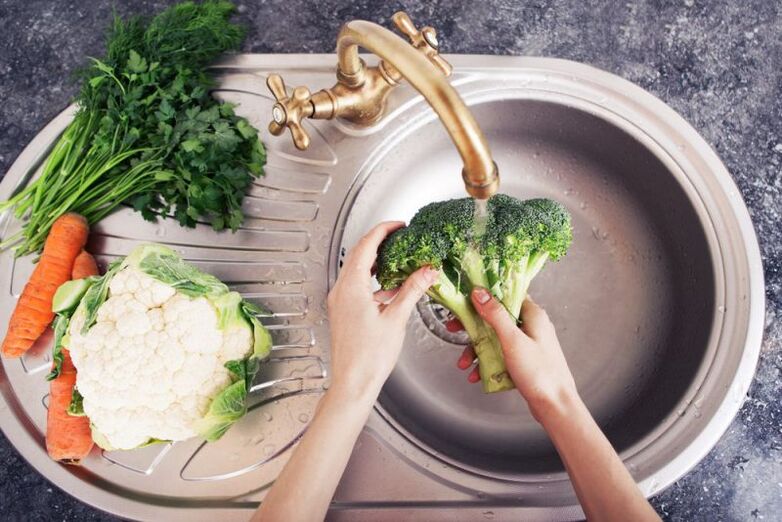 wash vegetables to prevent worm infection
