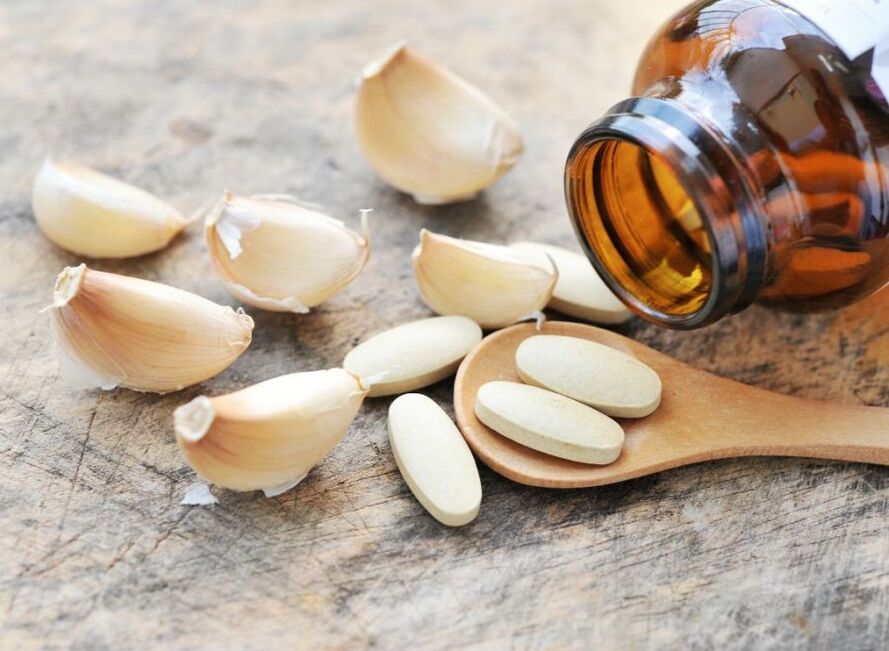 pills and garlic for the treatment of worms